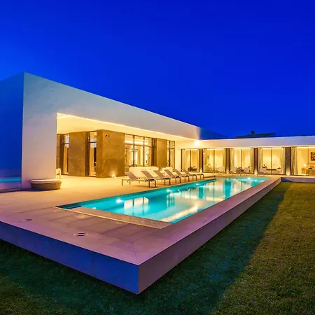 Casa Julia - Luxury And Modern 5 Bedroom Villa *