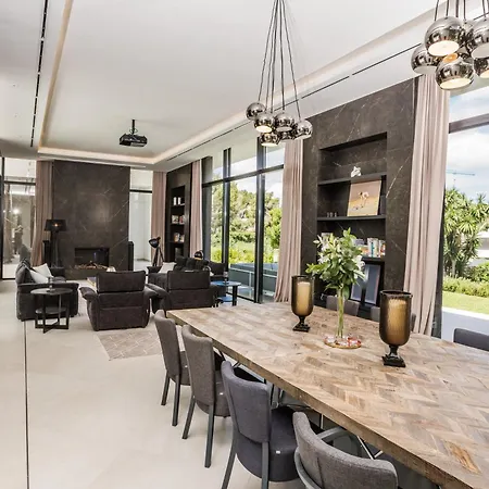 Casa Julia - Luxury And Modern 5 Bedroom Villa *