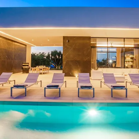 Villa Casa Julia - Luxury And Modern 5 Bedroom