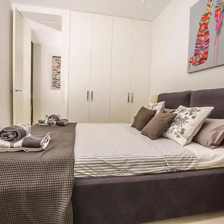 Casa Julia - Luxury And Modern 5 Bedroom Villa *